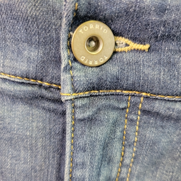 Torrid Women's Distressed Denim "Bombshell Skinny" Premium Stretch Jeans sz 22R - Picture 5 of 10
